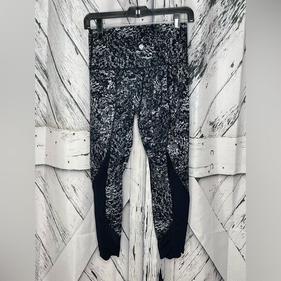 Lululemon Wunder Under HR 3 Cropped Leggings 6 - Picture 3 of 5